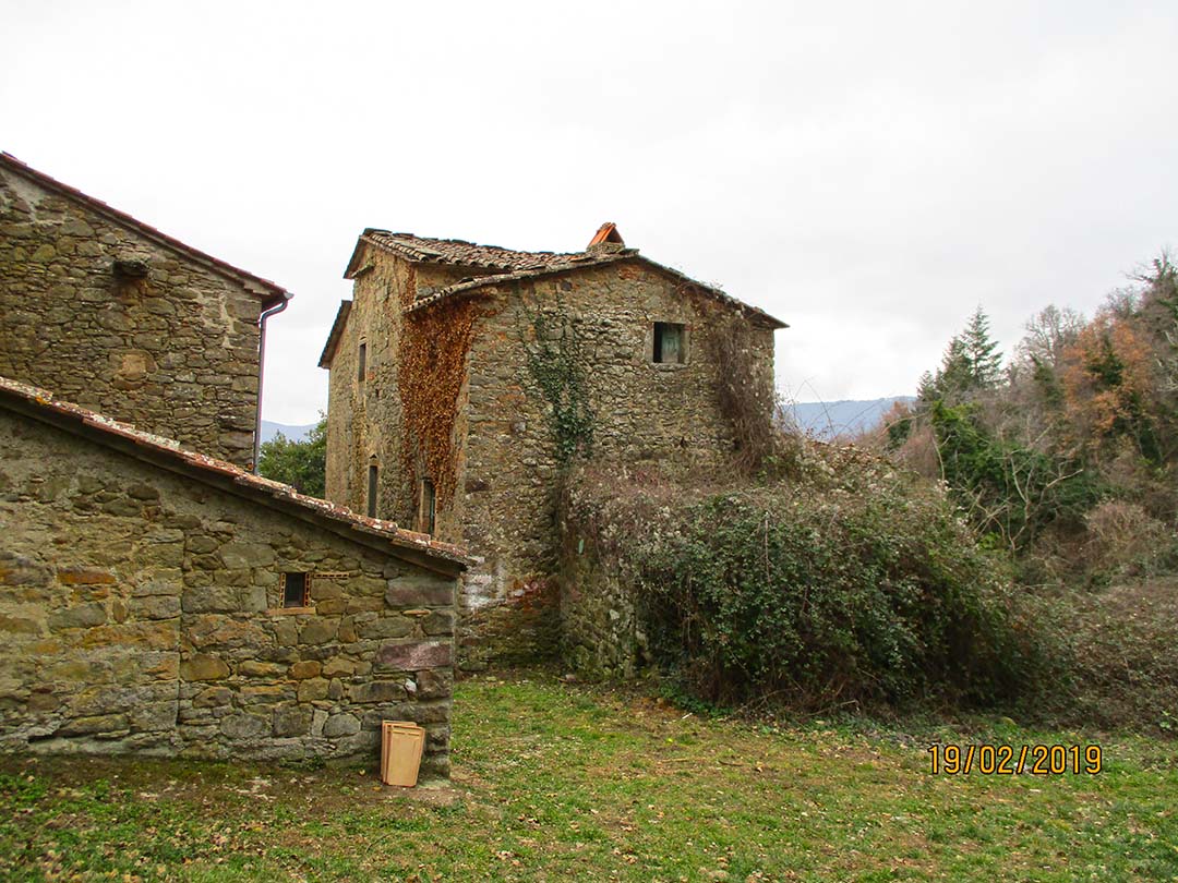 Aste   Abitazione di tipo ultrapopolare  - Complesso immobiliare a Cortona in località Val di Vico