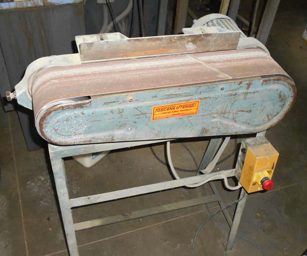 Aste   Attrezzature ed utensili  - Lotto N. 127) Levigatrice a nastro   GARA ONLINE 5 DICEMBRE 2025