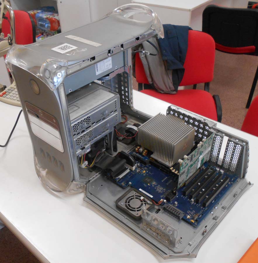 Aste   Computer e attrezzatura informatica  - Lotto 29) iMac G4 del 2003    GARA ONLINE 26 NOVEMBRE 2025