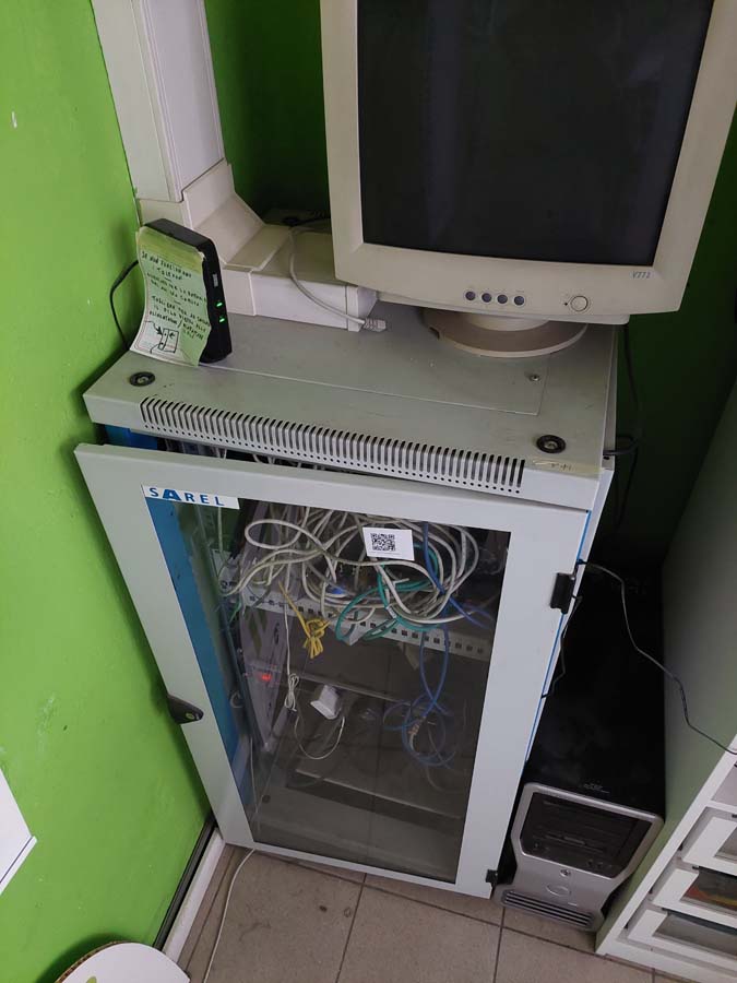 Aste   Computer e attrezzatura informatica  - Lotto 41 + altri) Server + bottonatrice, etc   GARA ONLINE 26 NOVEMBRE 2025