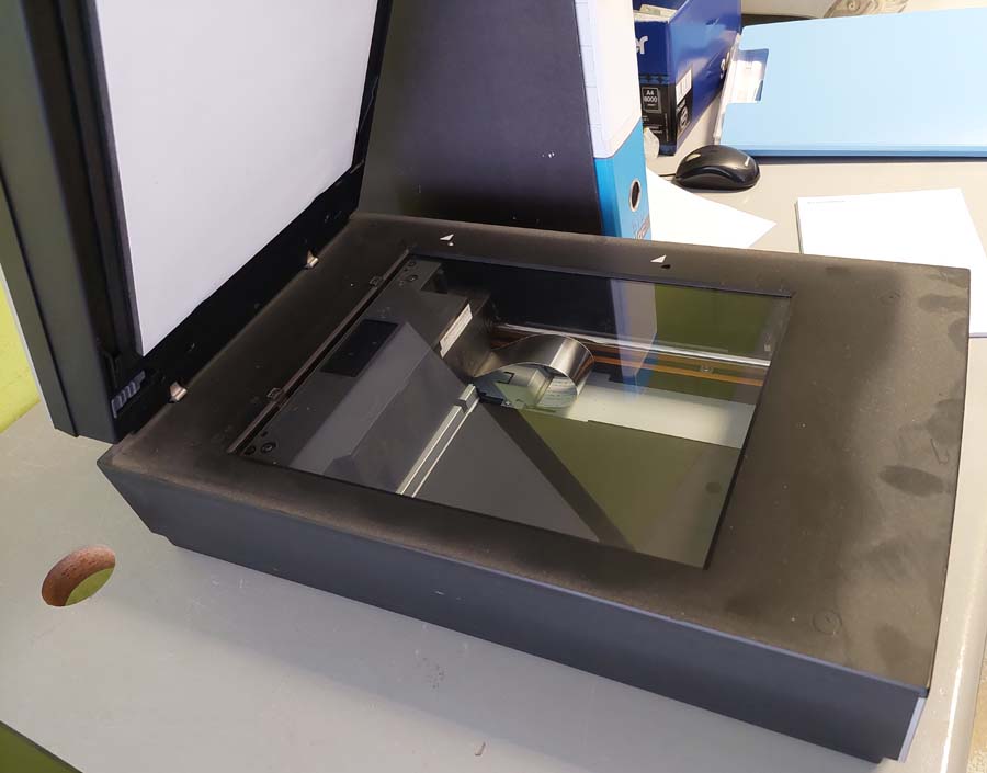 Aste   Computer e attrezzatura informatica  - Lotto 43) Scanner Epson v700 photo   GARA ONLINE 26 NOVEMBRE 2025